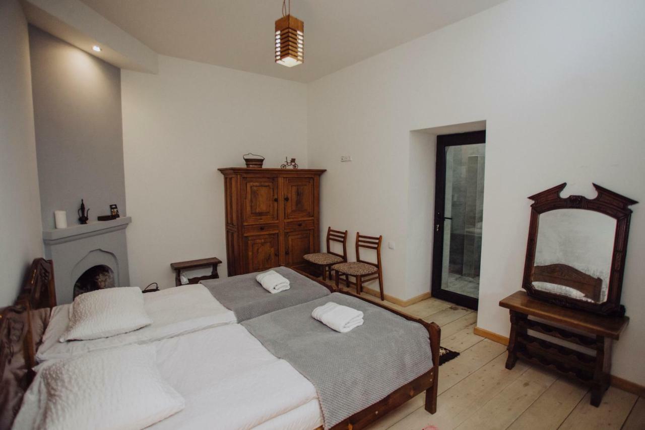 Larda Hotel Mestia Esterno foto